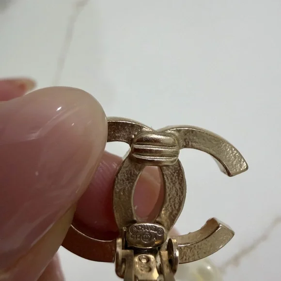 CHANEL TEAR DROP PEARL EARRING - Picture 8 of 9